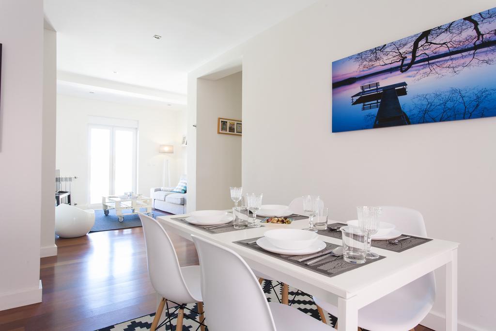 ליסבון Joivy Joyful 2Br Apt With Terrace Nearby Sao Bento Palace חדר תמונה
